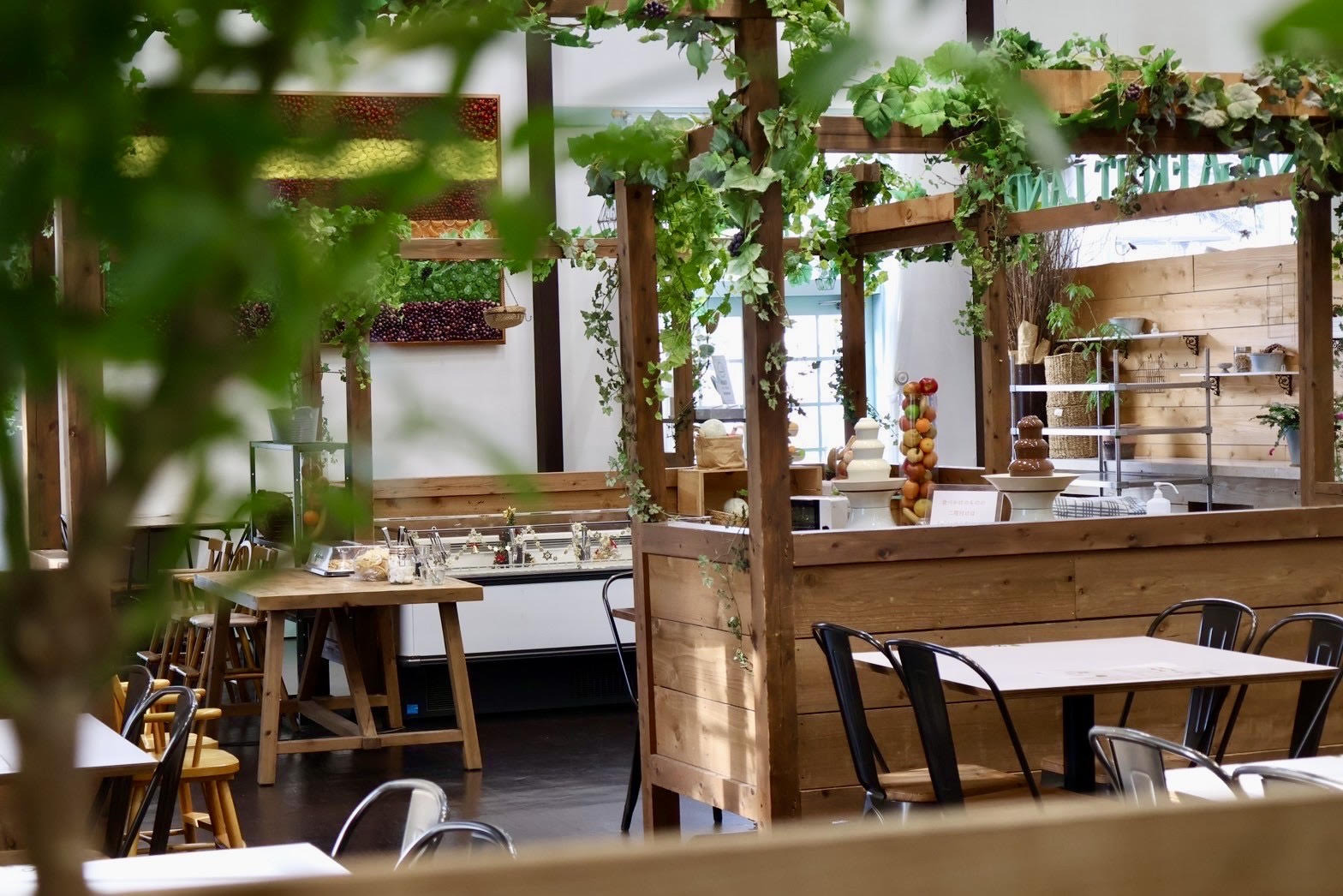 ナチュラルな雰囲気の落ち着いた店内